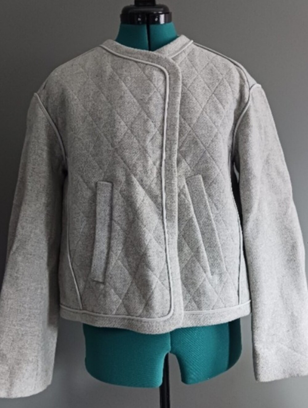 Chloe Wool/ Silk Pearl Gray Cardigan, Blazer Jacket Size 34
